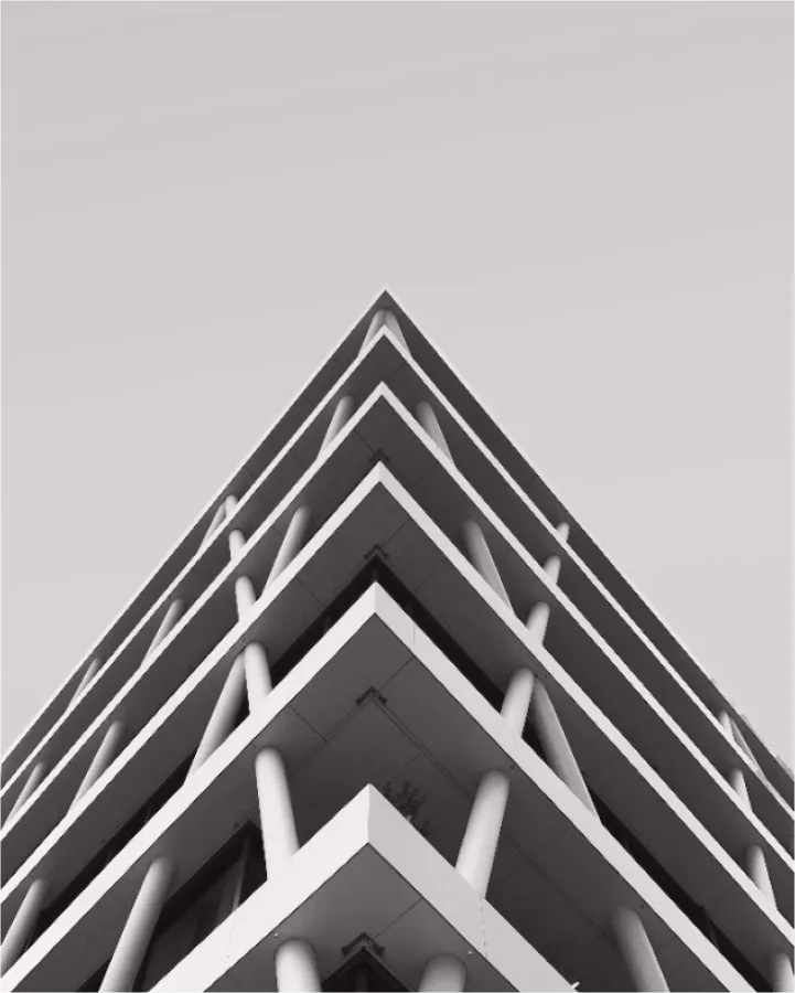 buillding in greyscale